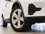 5スポーク7.5J&times;18インチシルバーアルミホイール。衝突回避・被害軽減ブレーキシステムをはじめとする先進安全・運転支援機能を標準装備。