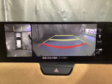 狭い場所での駐車やすれ違いなどでより的確な運転操作に役立つ360&deg;ビューモニターが装備されています。