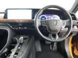 運転席周りです。スッキリとした印象で高級感があります♪
