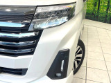 【LEDヘッドライト】悪天候や夜間走行時も良好な視界を確保し安心して運転できる高輝度LEDヘッドライトを装備!点灯速度が早く、消費電力も抑えられています。