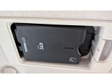 ETC車載器は専用ボックスでバイザー裏に装着。天井の状態も確認ください。汚れもなくキレイですよ!