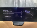 ハンドル操作をアシストすることにより車線からの逸脱回避を支援します。