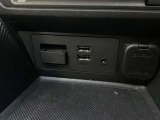 USB端子2個&AUXミニジャック1個 ミュージックプレーヤー接続でお気に入りの音楽を楽しむことが出来ます♪USB端子接続で可能な端末充電を同時に2個行うことが出来ます。