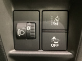 ハンドルの右側にはヘットライトリベライザーとHondaセンシング用のメインスイッチがついています。ヘッドライトリベライザーは道路状況や積荷の加重に応じてライトの高さを調節できます。