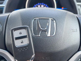 【Hondaスマートキー】カバンやポケットに入れたままでもドアの施錠・解錠が可能なスマートキーを装備。エンジンのオン・オフ時もカギを取り出す必要が無いからとっても便利です♪