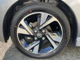 純正のアルミホイールです!お車に合ったデザインのホイールになっています!