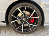 セットオプションの19インチアルミホイール装着車。引き締まった足元に加え、DCC搭載により走行シーンに応じたしなやかな乗り味も魅力です。