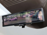 車両後方を映し出します・スマートルームミラー装備です。