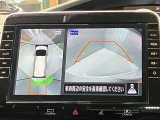 【アラウンドビューモニター】車を上から見下ろしているかのような映像で周囲の状況がひと目で確認、狭い駐車場に駐車するときも安心です♪