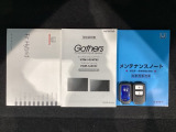 スマートキーは鍵をバッグに入れたままでもドアロックの開閉やエンジンのON・OFFができます。夜間や雨の日も鍵を探さなくて良いので便利です。