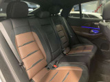 メルセデス・ベンツの定める厳しい基準をクリアしたお車のみをご案内させて頂きます。納車前整備はメーカー規定に基づき当店3Fの指定工場で入念に行なわれます。熟練のメカニックがお客様のお車を整備致します。