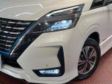 【LEDヘッドライト】悪天候や夜間走行時も良好な視界を確保し安心して運転できる高輝度LEDヘッドライトを装備!点灯速度が早く、消費電力も抑えられています。