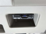 【ETC】高速道路などの料金所における自動料金支払いシステムです。車載器と料金所のアンテナとの間で無線通信を行い、料金を自動で支払うことができます。