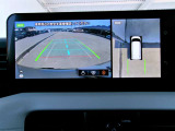 車庫入れが不安な方必見です!白線や車間を空から見下ろしたような画像で一目で分かって車庫入れも安心。周囲に動くものがあれば表示とブザーでお知らせしてくれるのでさらに安心です。