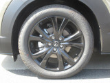 18インチ純正アルミホイールを装備。タイヤサイズは215/55R18となります。