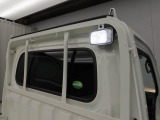 愛知ダイハツのお店にある、たくさんのスマアシ搭載車は、正常に作動する事をしっかり確認してます。