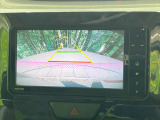 【バックカメラ】駐車時に後方がリアルタイム映像で確認できます。大型商業施設や立体駐車場での駐車時や、夜間のバック時に大活躍!運転スキルに関わらず、今や必須となった装備のひとつです!