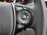 ◆アダプティブクルーズコントロール◆予め設定した車速内でクルマが自動的に加減速。前走車との適切な車間距離を維持しながら追従走行します。【LKAS】車線維持支援システムでステアリング操作を支援。
