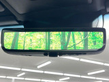 【デジタルインナーミラー】後席の大きな荷物や同乗者で後方が確認しづらい時でも安心!カメラが撮影した車両後方の映像をルームミラー内に表示。クリアな視界で状況の確認が可能です!