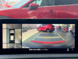 360&deg;ビューモニターでは、両サイドとフロント、バックカメラの合成で、あたかも上空から見下ろした様に周囲を確認して頂けます。駐車場だけでなく、T字路等でも活躍のアイテムです!