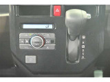 お好きな温度に設定すれば自動的に温度を調節、車内を快適空間に仕上げてくれます。
