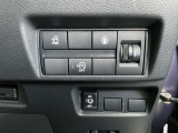 安全装備はもちろん、各種スイッチ類も使い易い位置に配置されています。