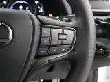 車間距離を保ちながら追従走行するレーダークルーズコントロール(全車速追従機能付)装備。ミリ波レーダーと単眼カメラで先行車を認識し、設定した車間距離を保ちながら追従走行を支援します。
