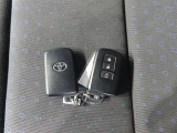 スマートキー2個付いてます。