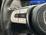 ステアリングにオーディオ操作スイッチが付いています。オーディオ画面に直接タッチしなくても操作が出来ますので、運転に集中できます。