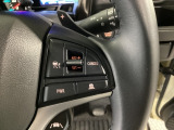レーダークルーズコントロールは先行車との車間を維持しながら追従走行を行い、長距離でのドライバー負担を軽減させてくれます。