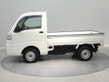 【右側面】働く車として頼もしい佇まい。大きな傷も少なく、丁寧に使われてきたことが伺える一台です。これからの現場でも、変わらぬ利便性と安心感を発揮してくれます。
