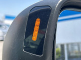 【リヤビークルディティクション】走行中、ドアミラーの死角になりやすい箇所に後続車が接近するとサイドミラー付近に警告を表示、ドライバーに注意喚起と、万一の際はハンドル操作をアシストをします。