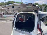 大きく開く・小さく開く。選べる二つの開き方 デュアルバックドア 荷物の出し入れに大変便利です!