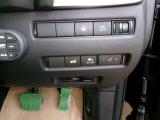 パワーバックドアスイッチです。運転席からもバックドアの開閉が出来ます。