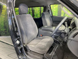 運転席まわりには十分なスペースがあり、大柄な方でもゆったり運転していただける環境です。