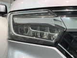 LEDヘッドライトは、点灯の瞬間から最大光量を発揮し、突然暗くなるトンネルなどでの安定感を高めます。