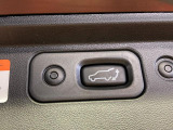 【パワーバックドア】スマートキーや運転席のボタンを押すだけでリアゲートが自動で開閉します!荷物を持っている時や、高い位置にあるバックドアを閉める際に便利な機能です♪