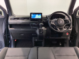 【前方視界】開放的な前方視界!運転がしやすく疲れにくいです♪窓が大きく、見通しがとっても良いおクルマですよ♪