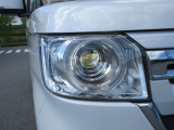明るいLEDヘッドライトで、夜道も安心して運転して頂けます。