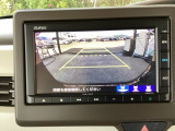 バックも安心のバックカメラ付いています。バックカメラがあると、いつでも安全にバックできますね。死角も減ります。