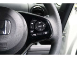 Hondaセンシングの機能のひとつ、アダプティブクルーズコントロール付!アクセルから足を離しても設定したスピードと前車との車間を保ち走行してくれます!車線維持もアシスト☆高速道路で疲労軽減ですね☆