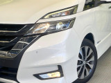 【LEDヘッドライト】悪天候や夜間走行時も良好な視界を確保し安心して運転できる高輝度LEDヘッドライトを装備!点灯速度が早く、消費電力も抑えられています。