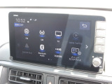 ナビゲーションは純正9インチメモリーナビ(LXM-242ZFNi)を装着しております。AM、FM、CD、DVD再生、Bluetooth、フルセグTVがご使用いただけます。初めて訪れた場所でも安心ですね