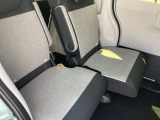 セカンドシートです!!ベンチシートになってますので、お二人の乗車ですとゆったり座って頂けますよ!!