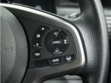 ◆アダプティブクルーズコントロール◆予め設定した車速内でクルマが自動的に加減速。前走車との適切な車間距離を維持しながら追従走行します。【LKAS】車線維持支援システムでステアリング操作を支援。