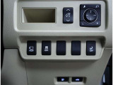 お車の取扱説明書・メンテナンスノート(記録簿)もございます。トヨタのディーラーで安心を買って下さい。当社は無理な勧誘は致しません。まずはお客様からのお問い合わせを心よりお待ちしております。