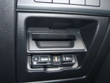 【ETC車載器】ビルドイン型で見た目もすっきりです!運転席の足元にございます。料金所での手間を解消します。通行券を取る際幅寄せに気を使う必要もありません。