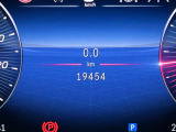 ナビゲーションシステムも多様化して参りました。好きな音楽が好きなメディアで楽しめます。USBインターフェース、SDカード、Bluetoothなど様々な接続方法に対応しており、楽しいドライビングを演出。