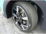 タイヤサイズは215/40R18です