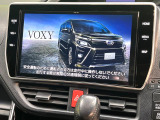 【大画面ナビ】人気の大型10インチナビを装備。存在感のある大画面はインパクト大!ナビ利用時のマップ表示は見やすく、テレビやDVDは臨場感がアップ!いつものドライブがグッと楽しくなります♪